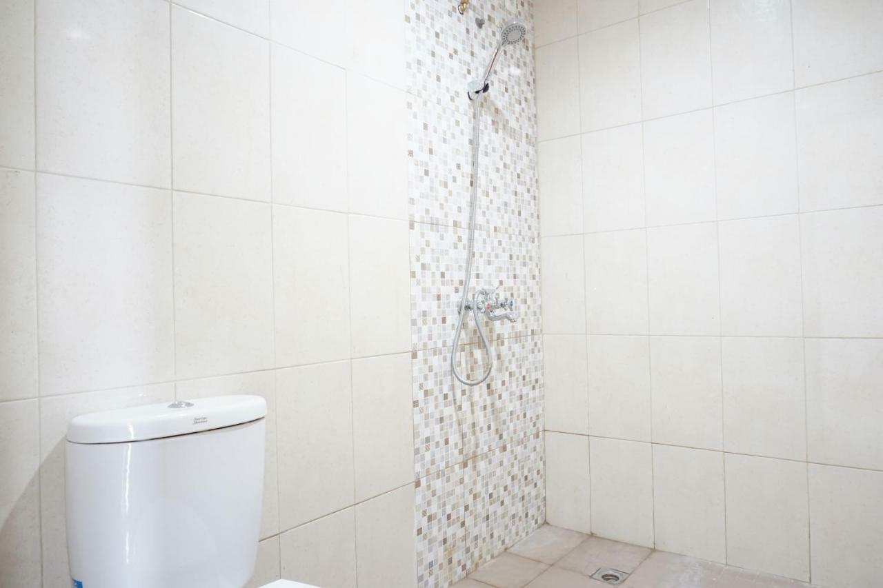 Residences By Reddoorz Near Mt Haryono - Minimum Stay 7 Days Jacarta Exterior foto