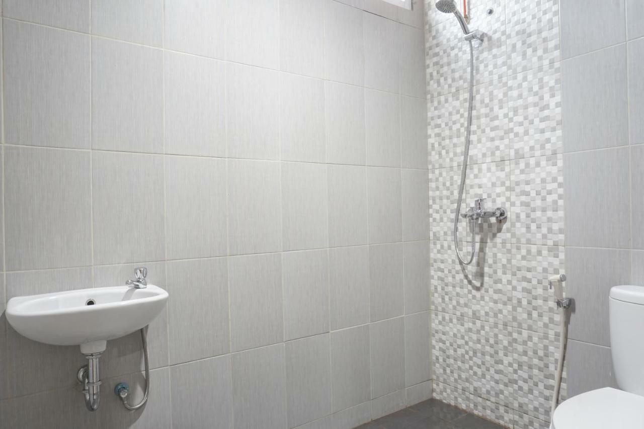 Residences By Reddoorz Near Mt Haryono - Minimum Stay 7 Days Jacarta Exterior foto