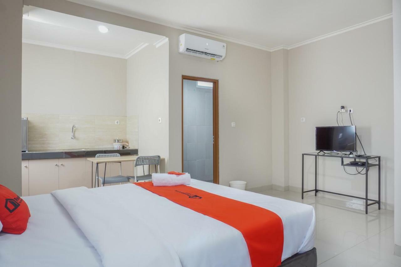 Residences By Reddoorz Near Mt Haryono - Minimum Stay 7 Days Jacarta Exterior foto