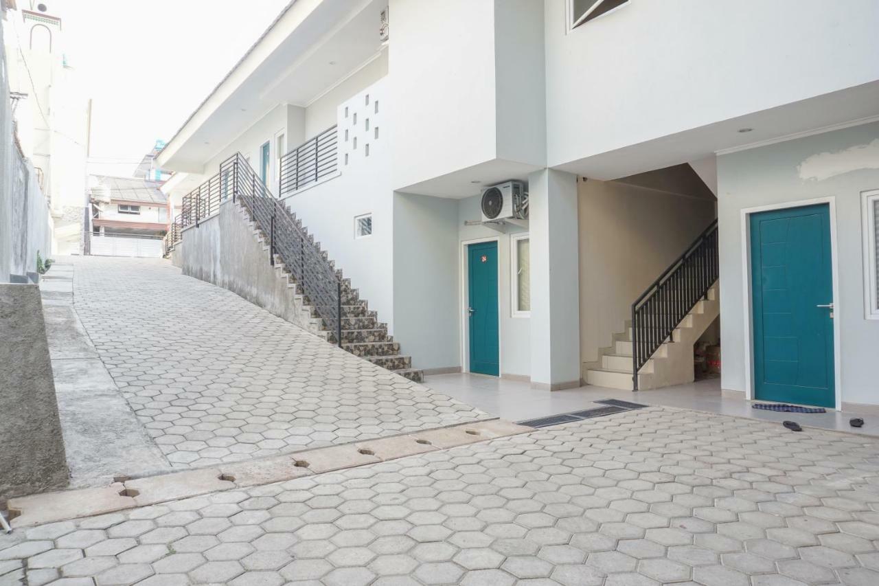 Residences By Reddoorz Near Mt Haryono - Minimum Stay 7 Days Jacarta Exterior foto